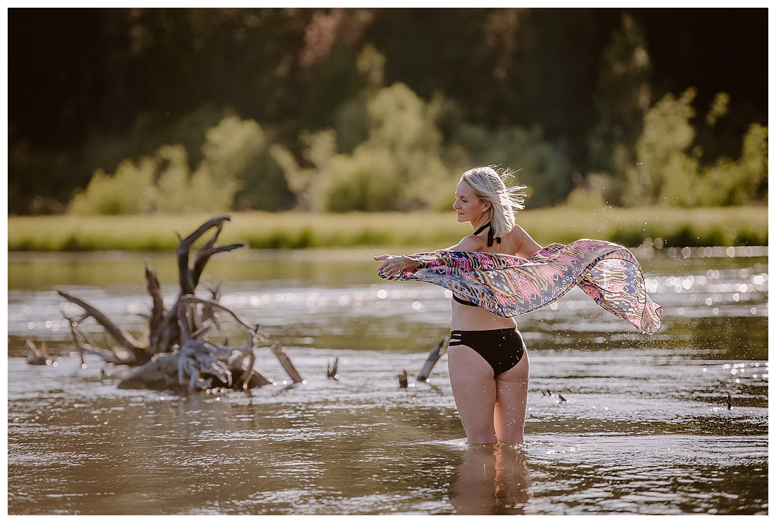 Yoga photo session in Bend, Oregon along the Deschutes River