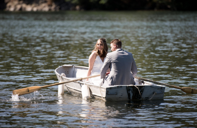 Bend & Sunriver wedding and elopement photographer.  Photography by Lynn Marie.