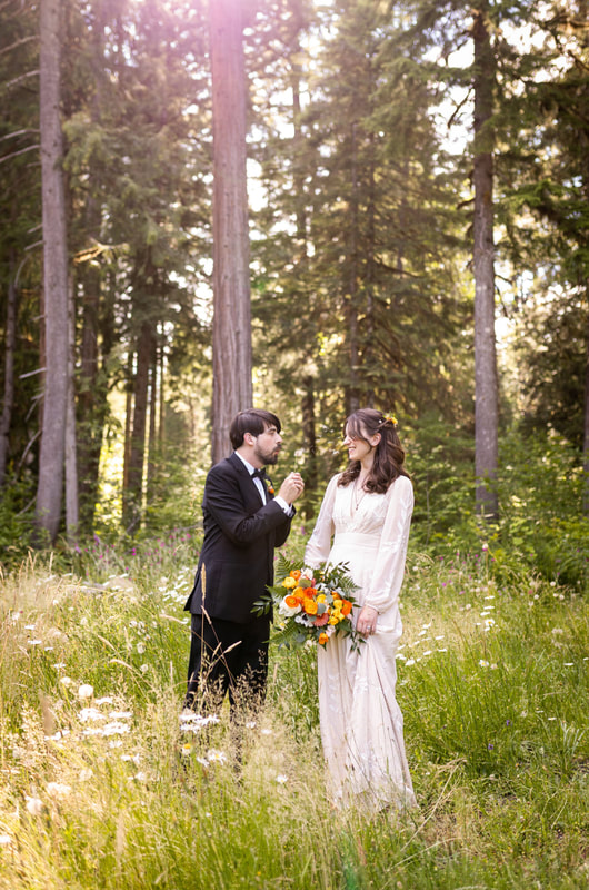 Wedding photography at Loloma Lodge in Oregon.