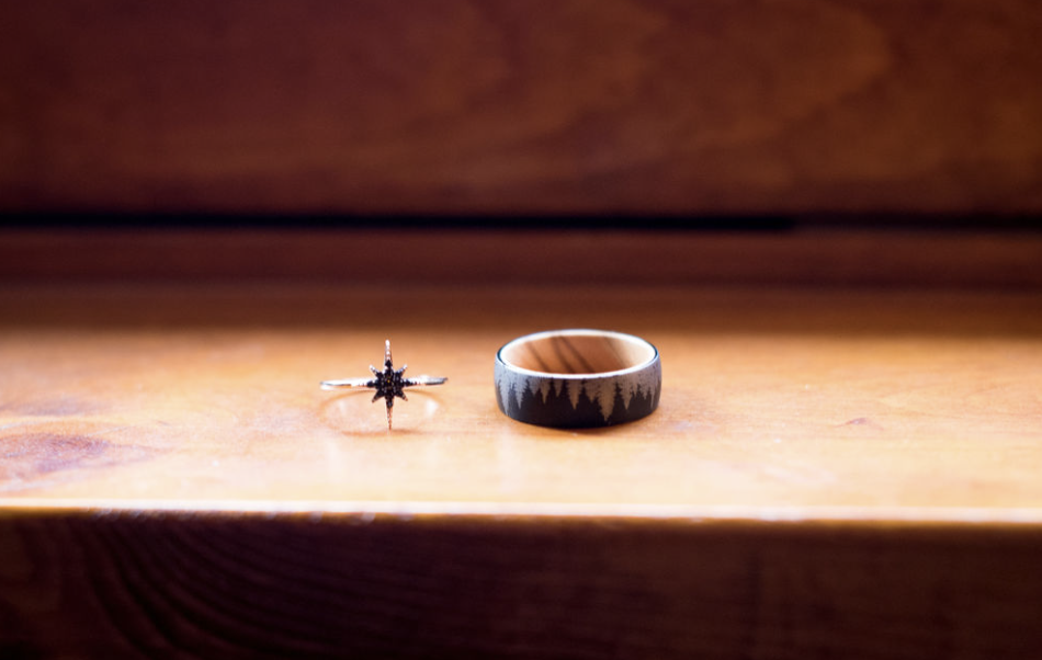 Unique wedding rings in Bend, Oregon.  Photography by Lynn Marie, Bend & Sunriver wedding photographer.