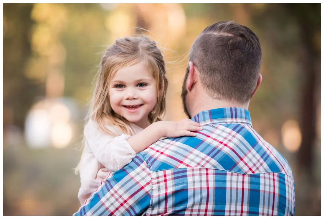 Bend, Oregon family photos taken along the Deschutes River in natural light