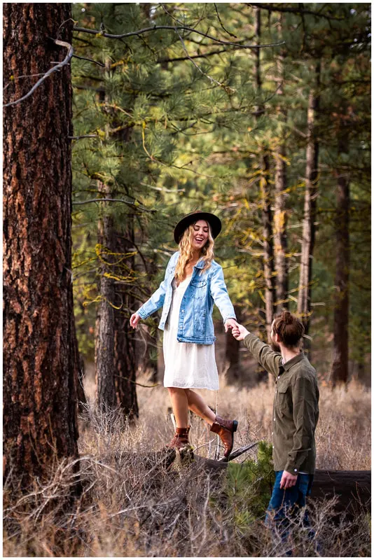 Engagement photos in Sunriver, Oregon along the Deschutes River