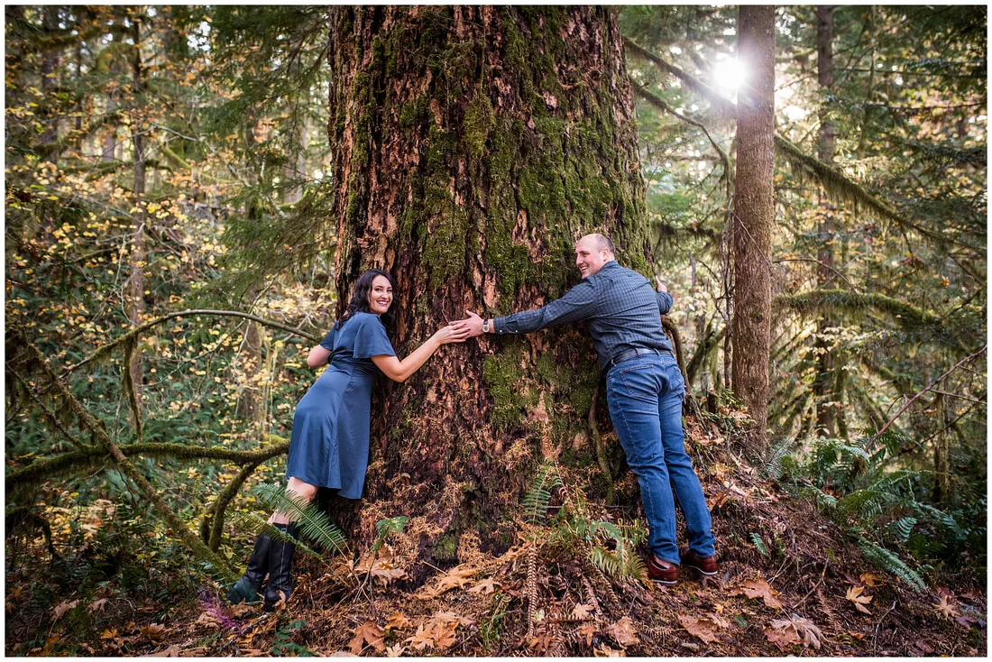 Engagement photos along the McKenzie River in Oregon
