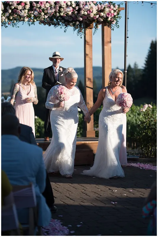 Sweet Cheeks Winery wedding by Photography by Lynn Marie