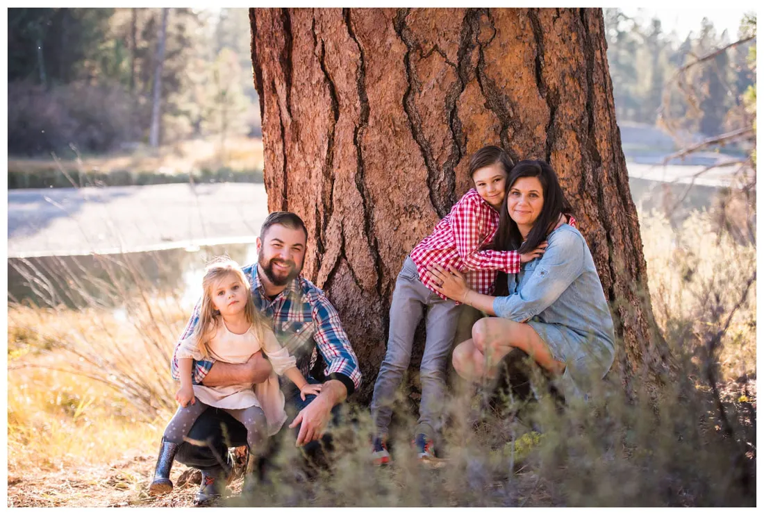 Bend, Oregon family photos taken along the Deschutes River in natural light