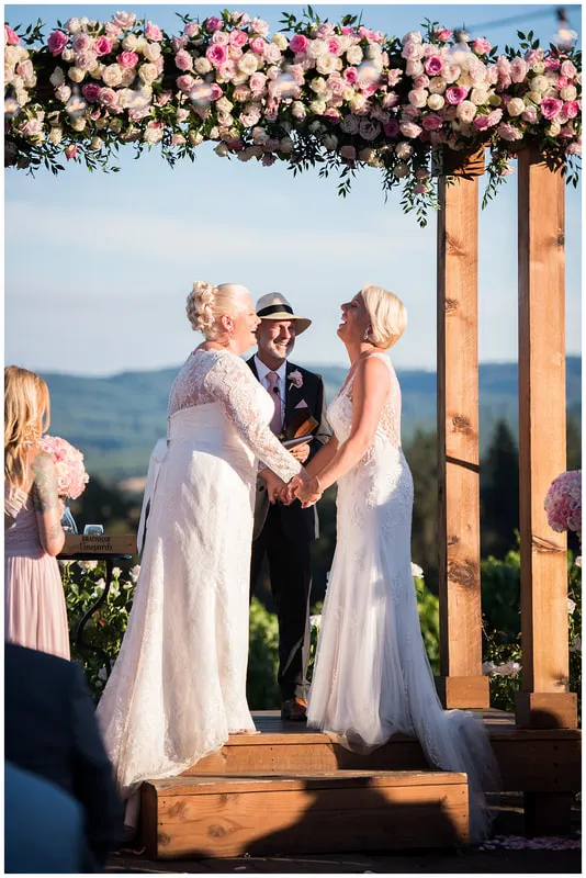 Sweet Cheeks Winery wedding by Photography by Lynn Marie