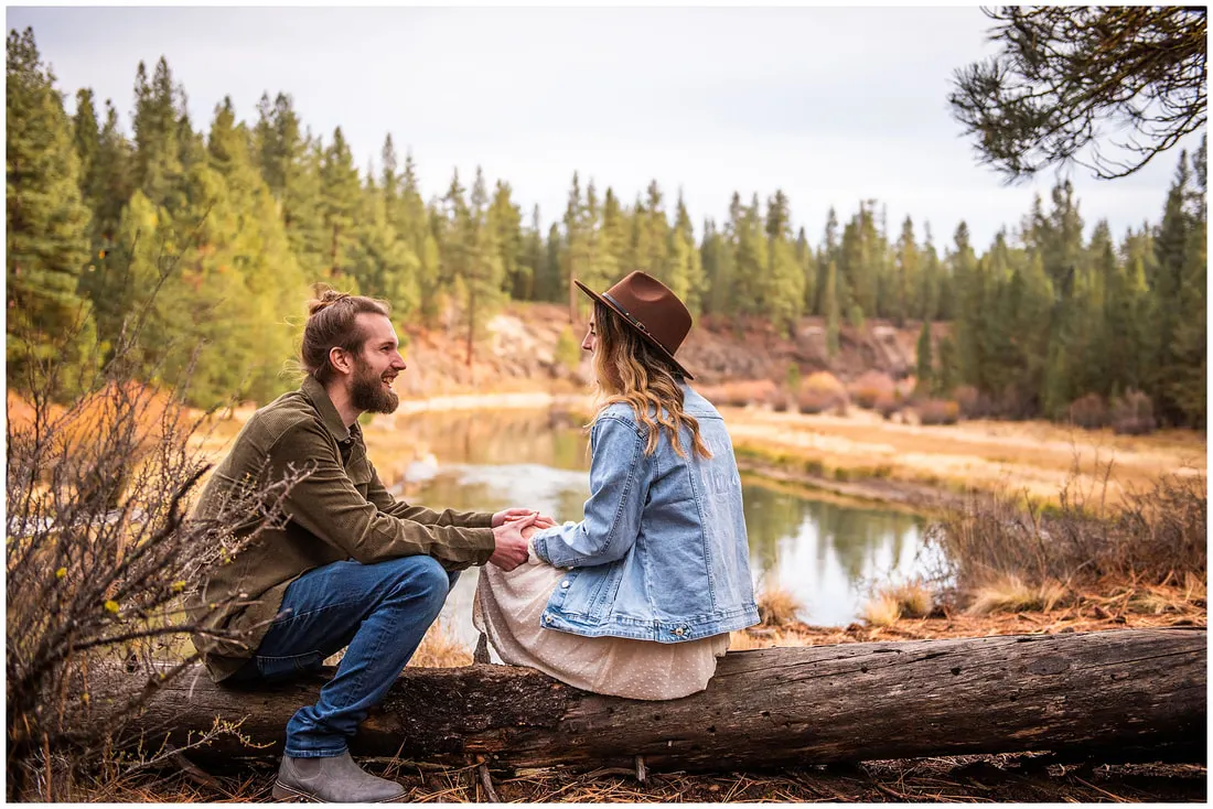 Engagement photos in Sunriver, Oregon along the Deschutes River