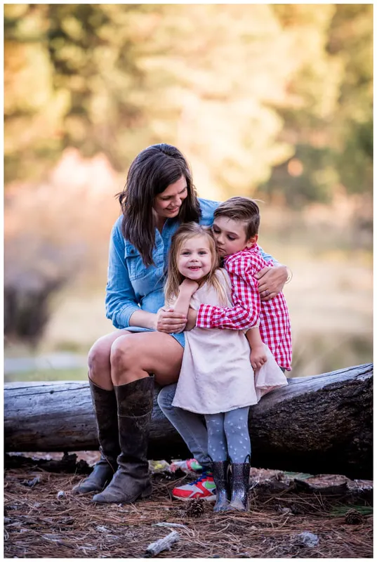 Bend, Oregon family photos taken along the Deschutes River in natural light