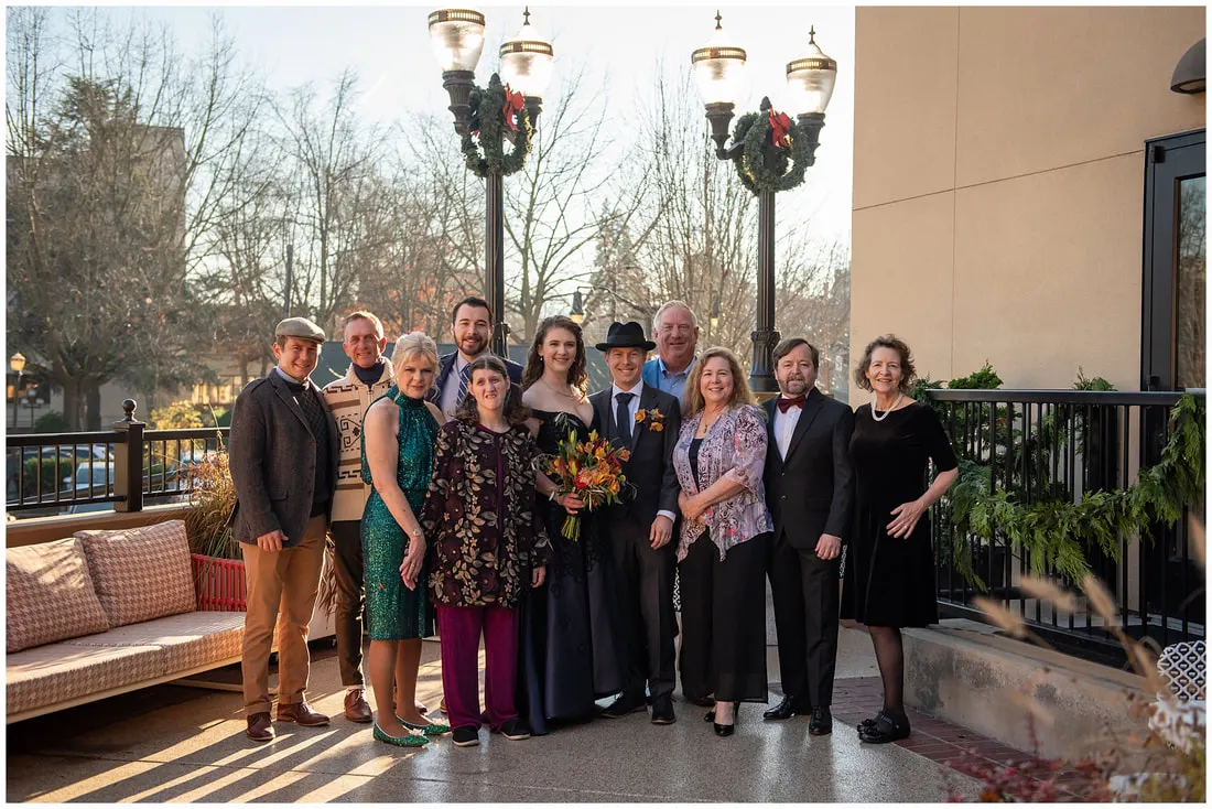 Family wedding photos at Inn at the 5th in Eugene, Oregon