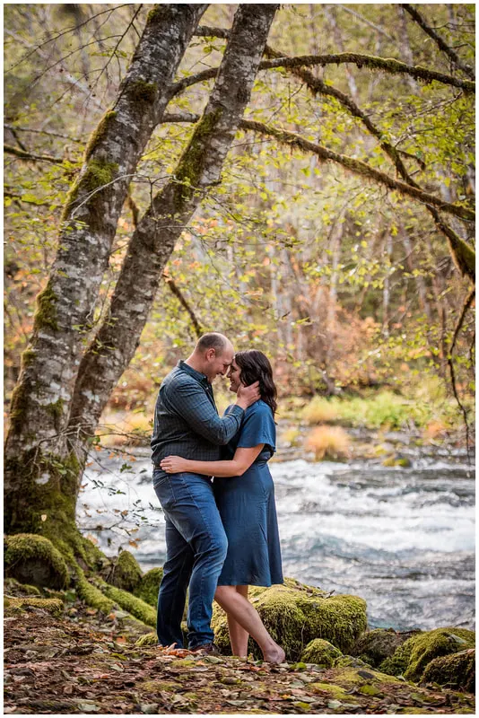 Engagement photos along the McKenzie River in Oregon