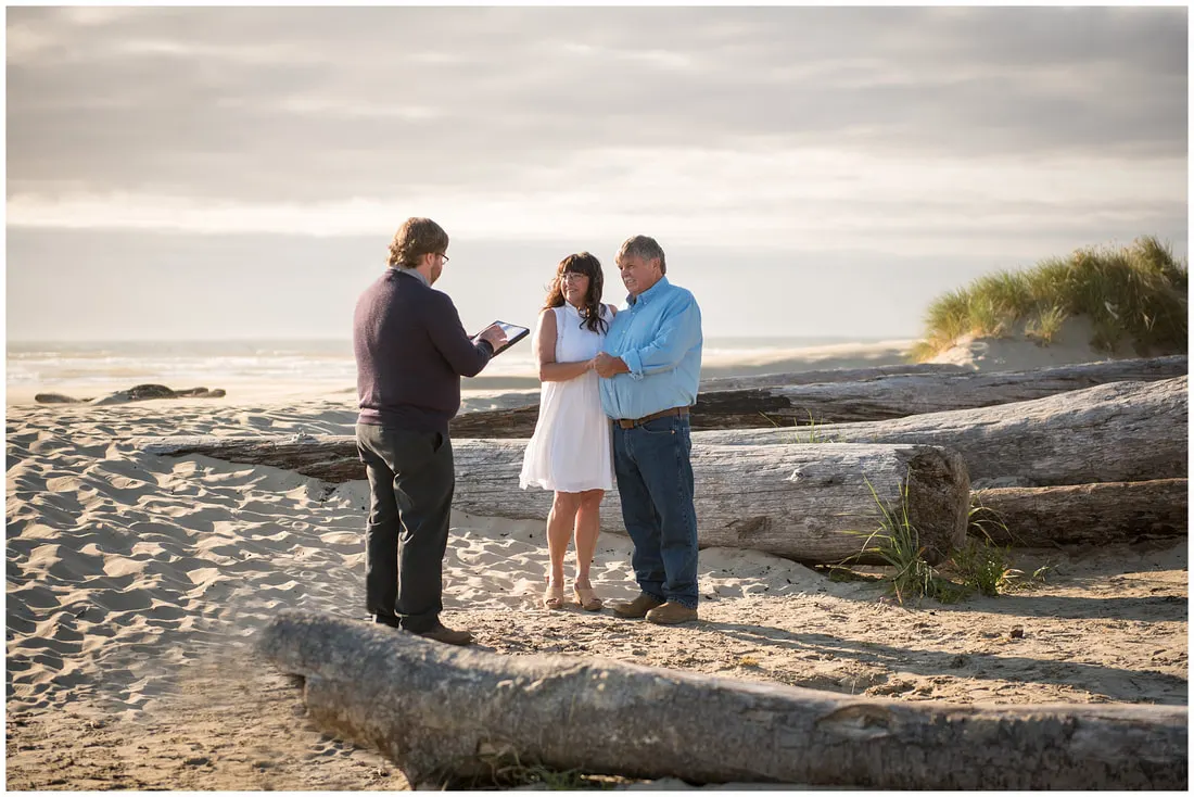 Intimate Oregon coast elopement by Photography by Lynn Marie