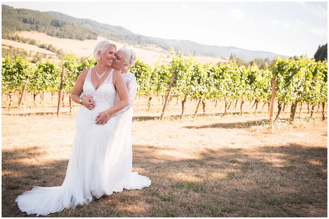Sweet Cheeks Winery wedding by Photography by Lynn Marie
