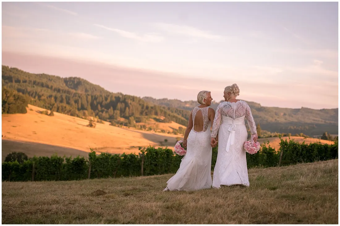 Sweet Cheeks Winery wedding by Photography by Lynn Marie