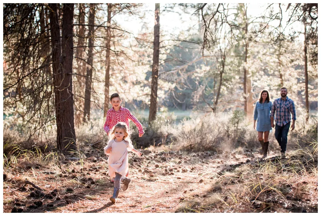 Bend, Oregon family photos taken along the Deschutes River in natural light