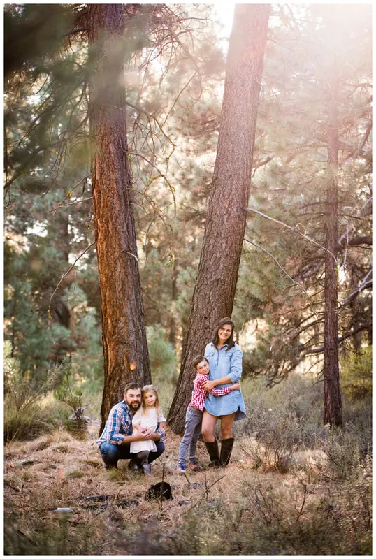 Bend, Oregon family photos taken along the Deschutes River in natural light