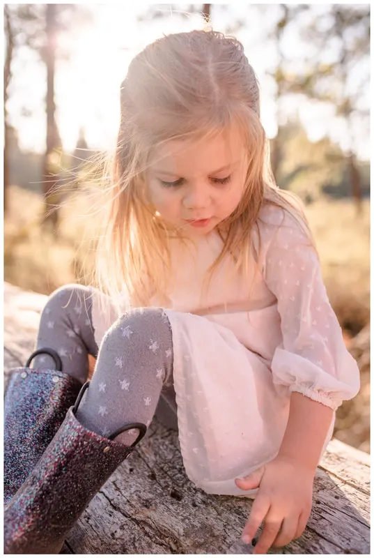 Bend, Oregon family photos taken along the Deschutes River in natural light
