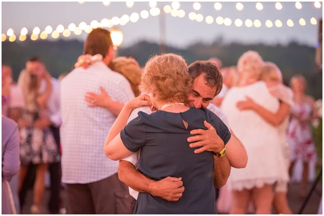 Sweet Cheeks Winery wedding by Photography by Lynn Marie