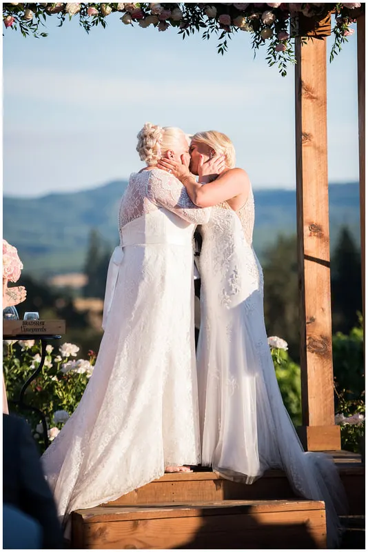 Sweet Cheeks Winery wedding by Photography by Lynn Marie
