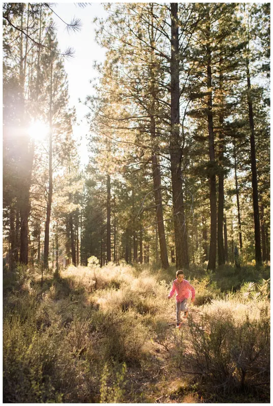 Bend, Oregon family photos taken along the Deschutes River in natural light