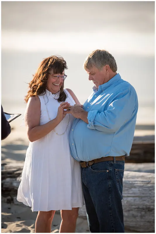 Intimate Oregon coast elopement by Photography by Lynn Marie