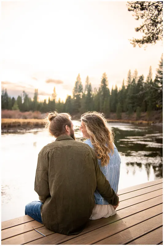 Engagement photos in Sunriver, Oregon along the Deschutes River