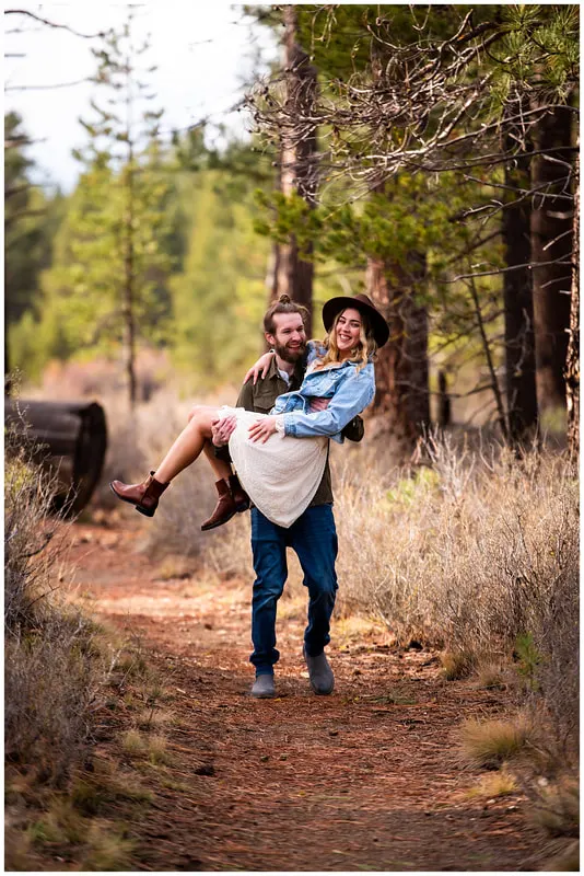 Engagement photos in Sunriver, Oregon along the Deschutes River