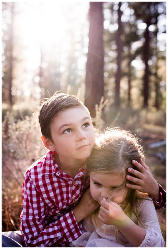 Bend, Oregon family photos taken along the Deschutes River in natural light