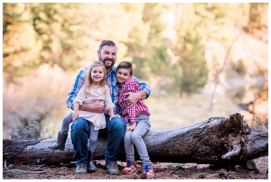 Bend, Oregon family photos taken along the Deschutes River in natural light