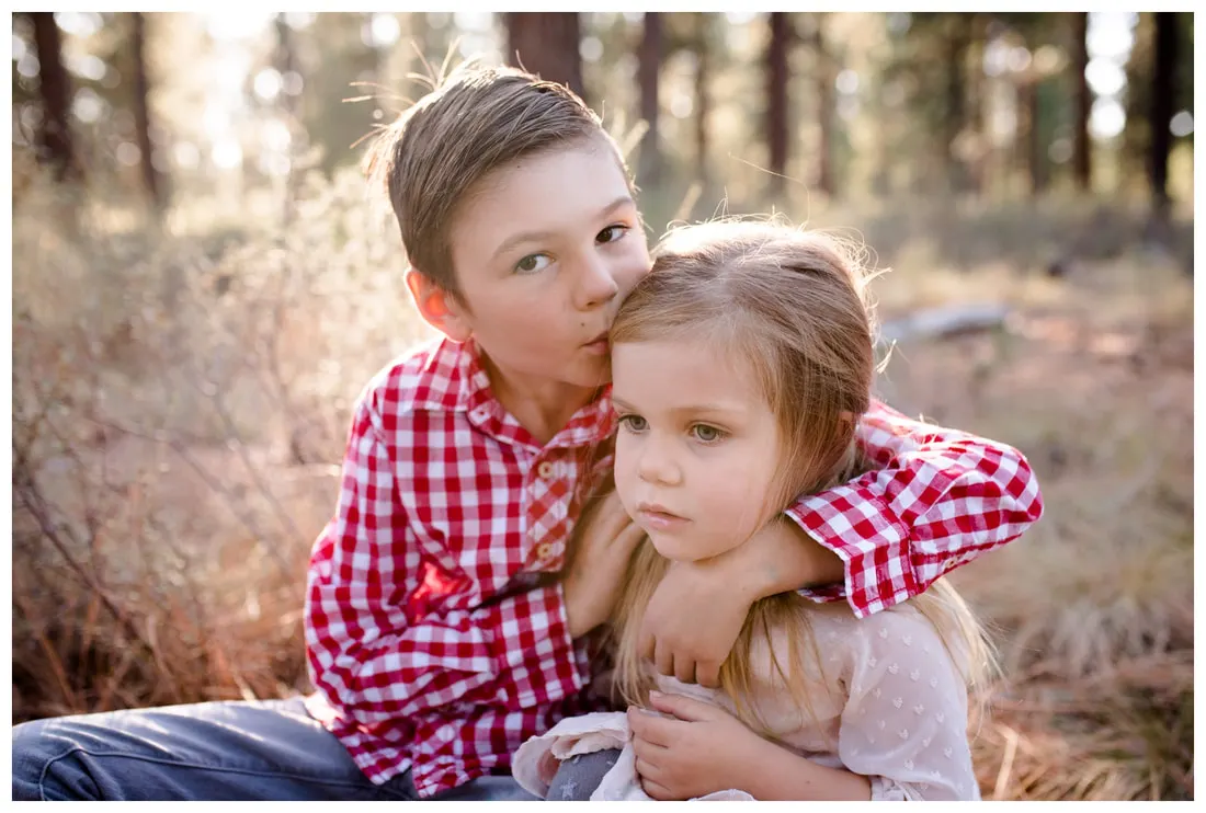 Bend, Oregon family photos taken along the Deschutes River in natural light