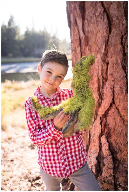 Bend, Oregon family photos taken along the Deschutes River in natural light