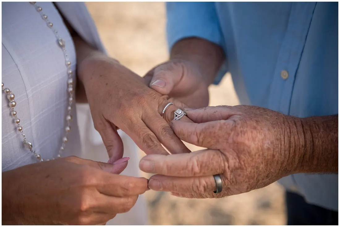 Intimate Oregon coast elopement by Photography by Lynn Marie