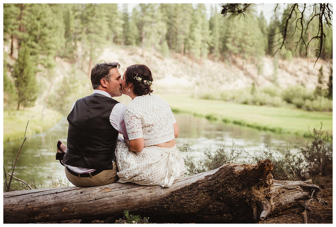 Sunriver, Oregon wedding photography along the Deschutes River.