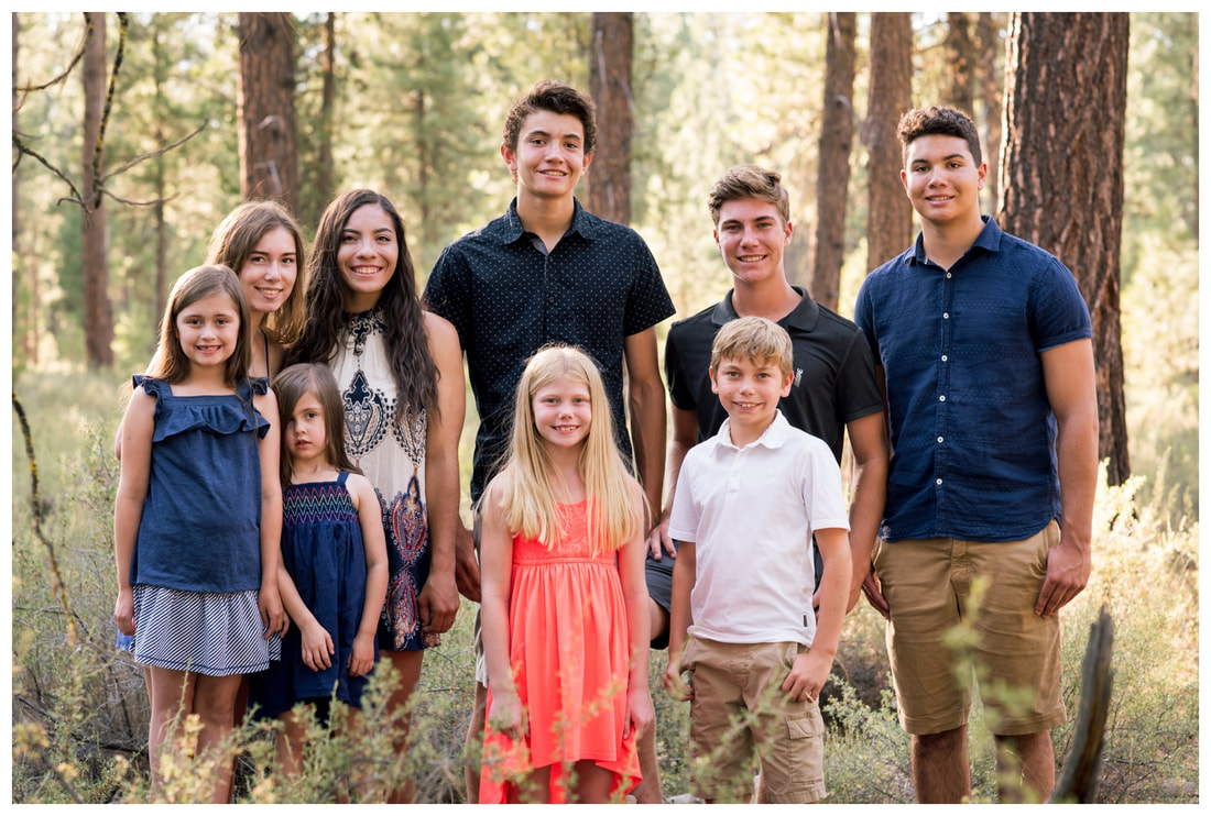 Family photo session in central Oregon near Sunriver along the Deschutes River