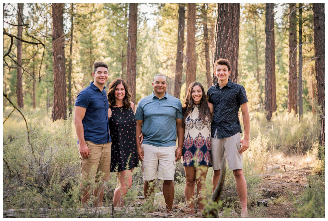 Sunriver, Oregon family photographer featuring Family photo session in central Oregon near Sunriver along the Deschutes River in central Oregon
