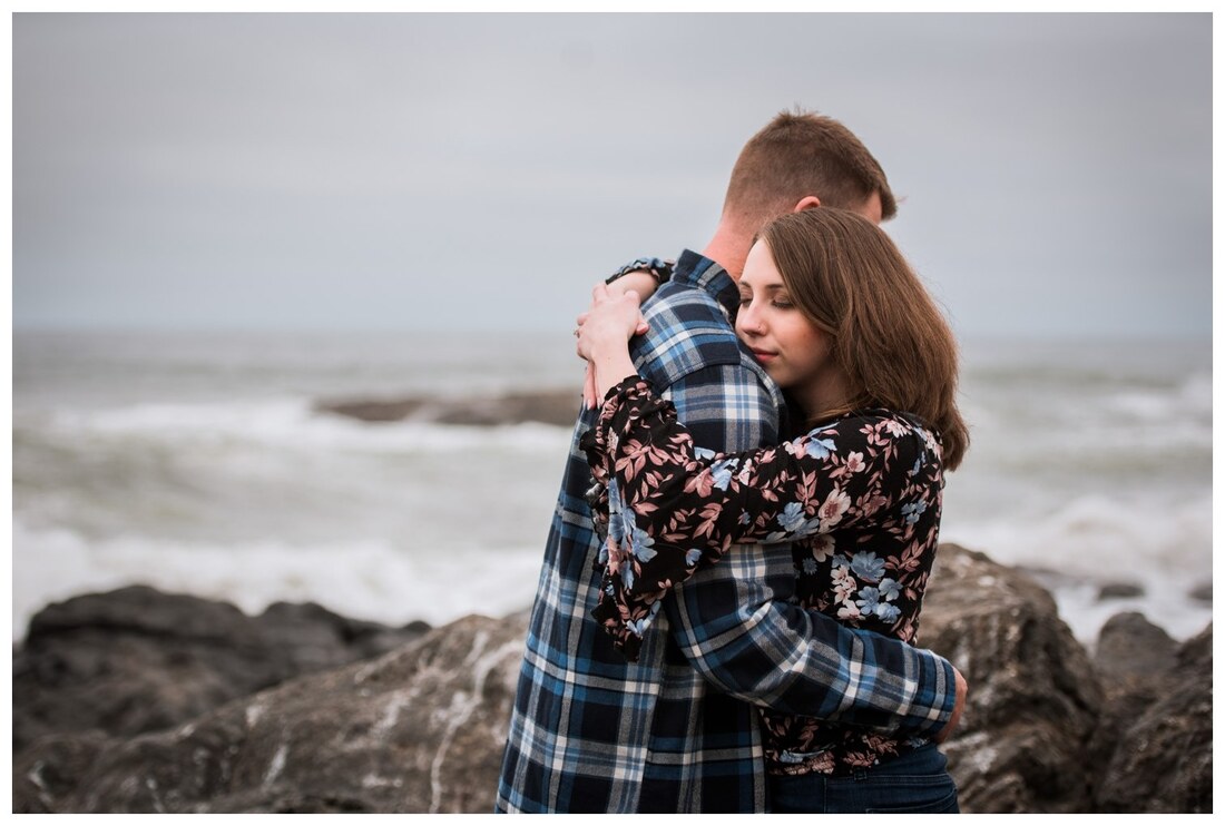 Oregon engagement photographer located in Bend & Eugene