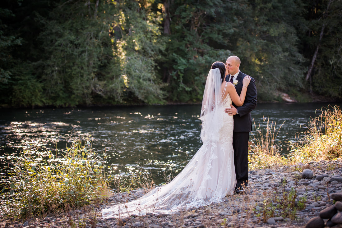 Oregon's best wedding photographer in Bend & Eugene