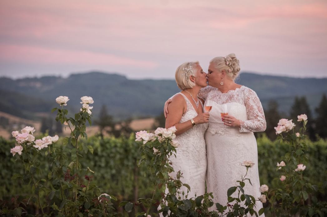 Sweet Cheeks Winery wedding in Eugene, Oregon.  Photography by Lynn Marie.