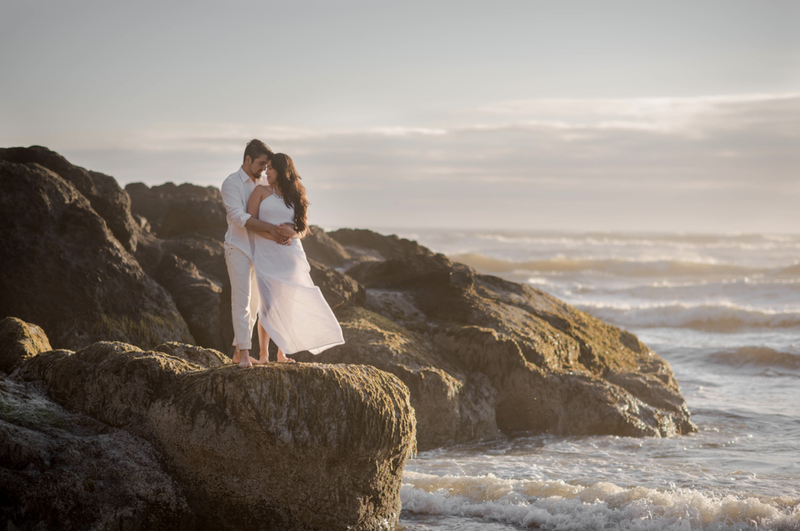 Engagement photos in Yachats, Oregon