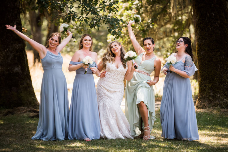 Bridal party photos at Mount Pisgah in Oregon.