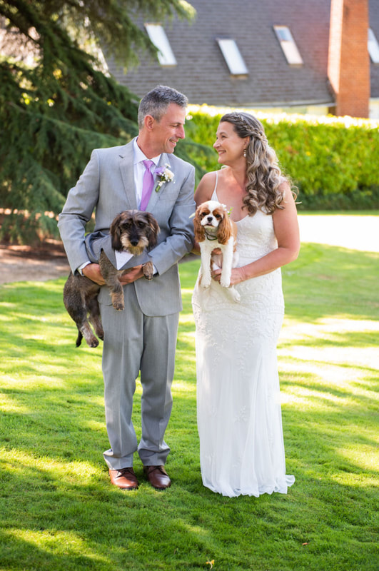 Backyard wedding at private home in Eugene, Oregon