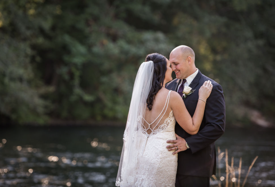 Wedding couple at Eagle Rock Lodge on the McKenzie River in Oregon.  Wedding photos by Photography by Lynn Marie.