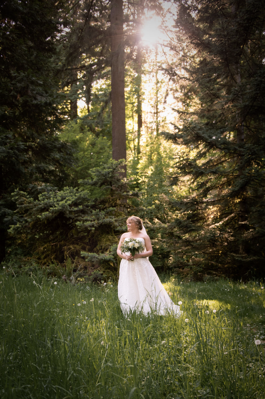 Bright in sunlight photographed in Eugene, OR.  Oregon's best wedding photographer, Photography by Lynn Marie